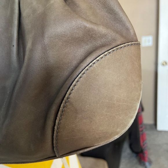 Salvatore Ferragamo olive green leather handbag - Picture 10 of 10